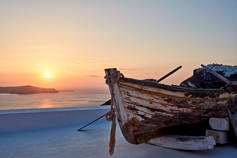 Homeric Poems: Santorini's Cliffside Elegance