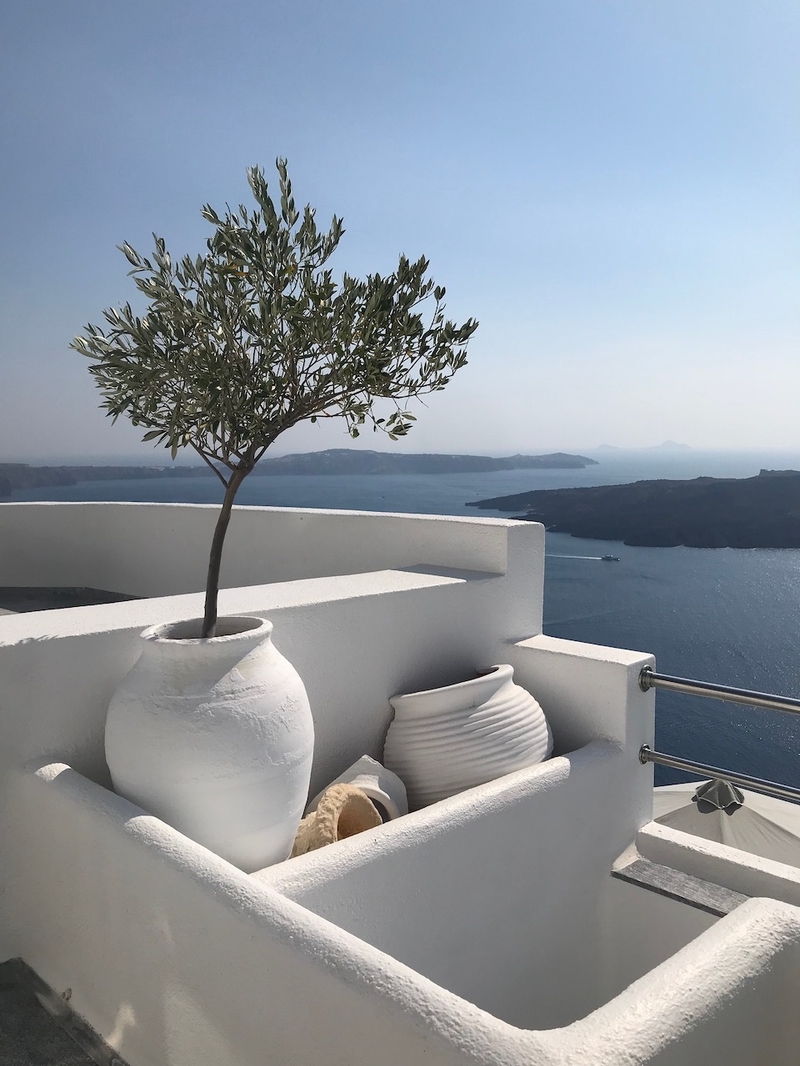 Homeric Poems: Santorini's Cliffside Elegance